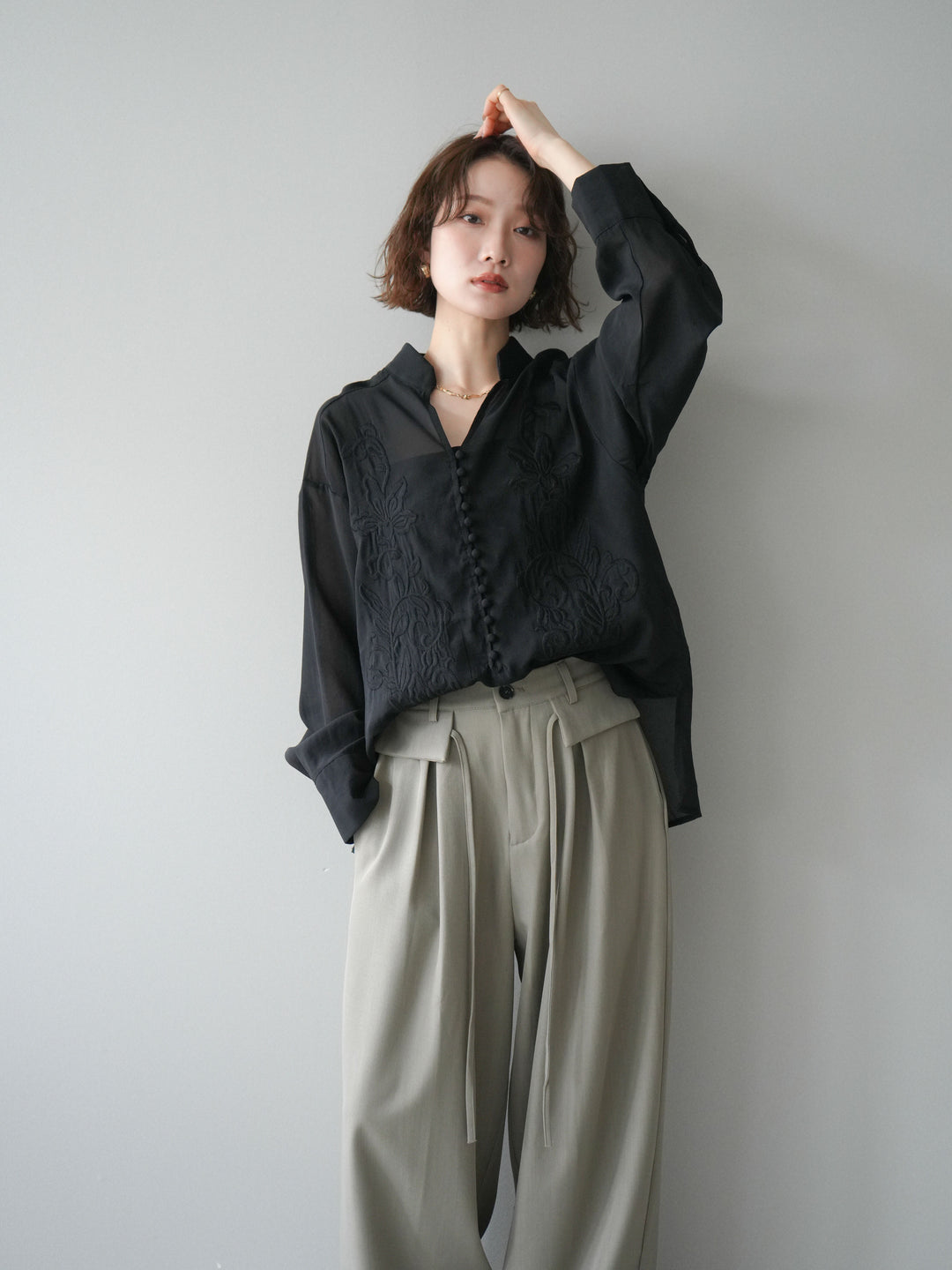 [予約]フロントコードエンブロイダリーブラウス/black