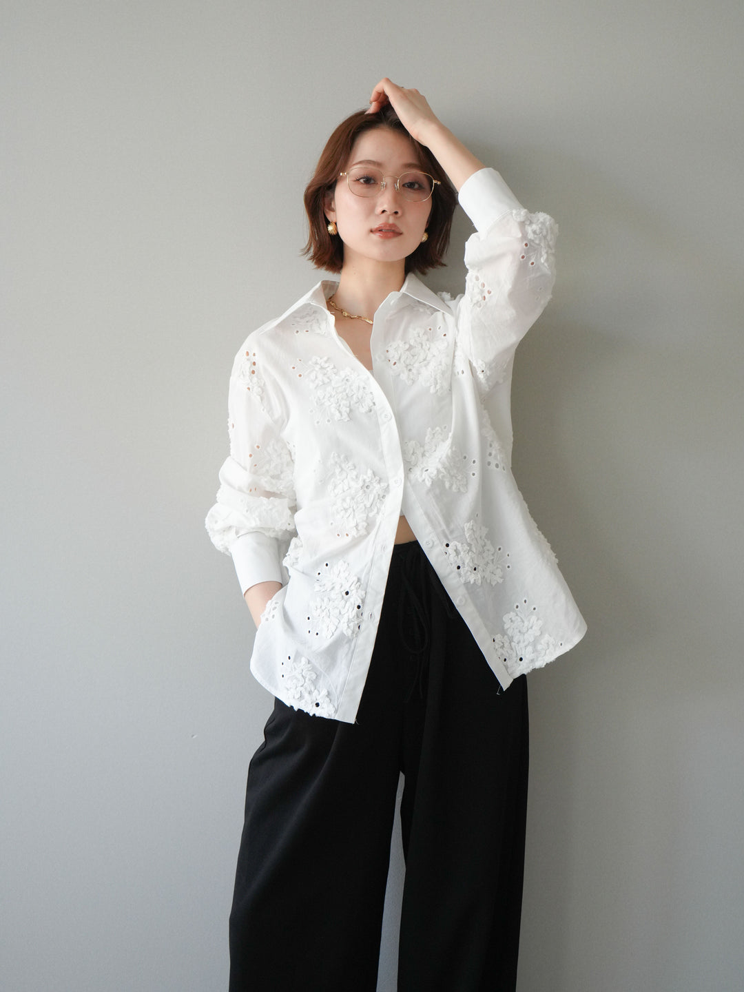 [SET]バックリボンフラワーエンブロイダリーシャツ+選べるアクセセット(2set)