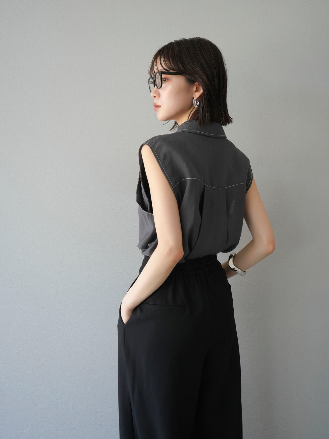 [預訂] 縫合透視多層設計襯衫/炭灰色
