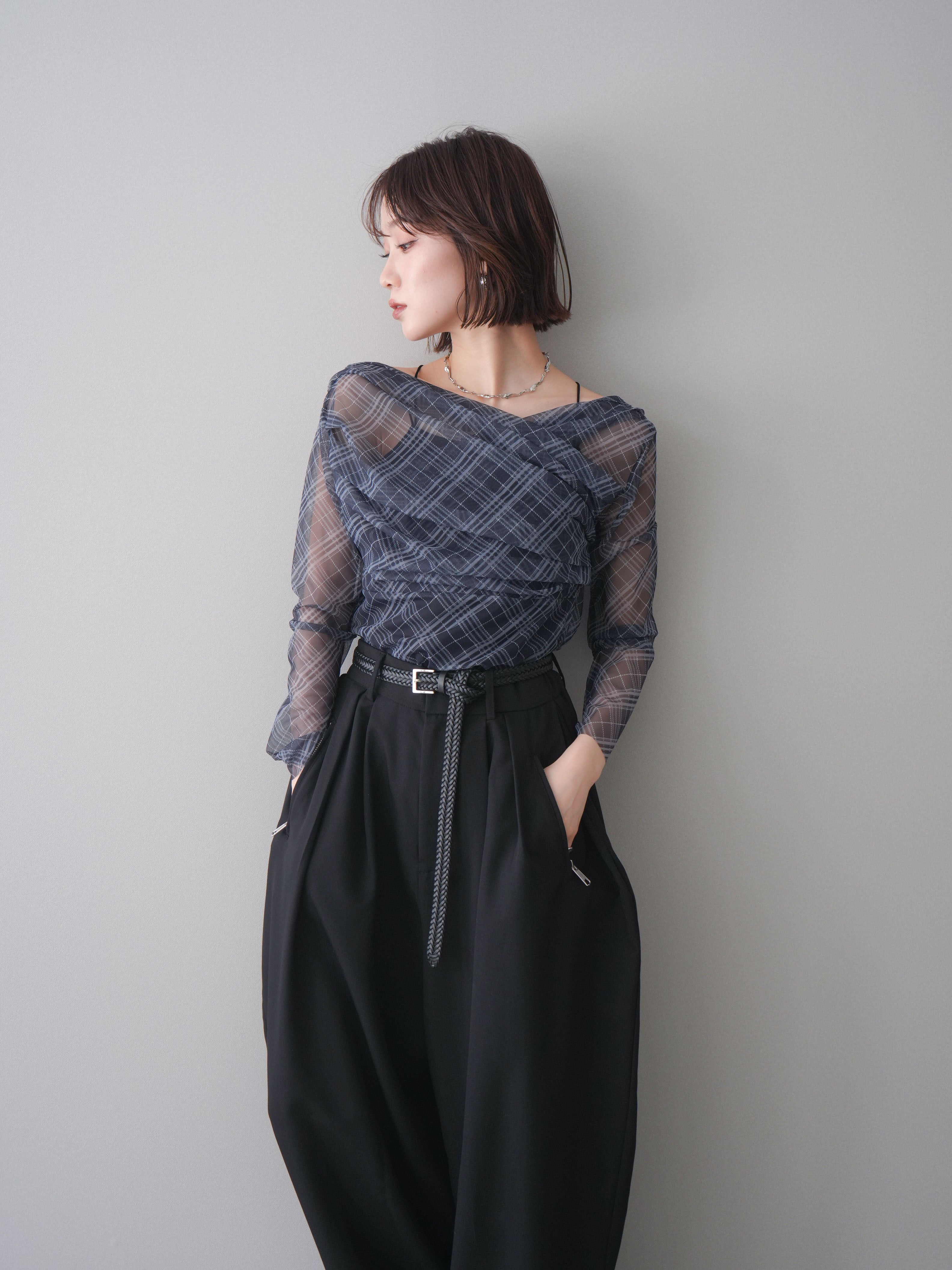 予約]チュールバイアスチェックプリントタックネックトップス/navy