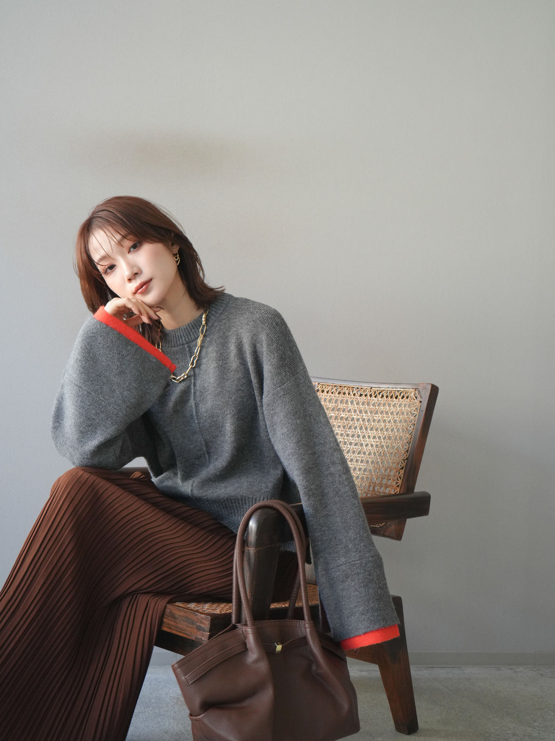 [予約]袖レイヤード配色ニットプルオーバー/charcoal