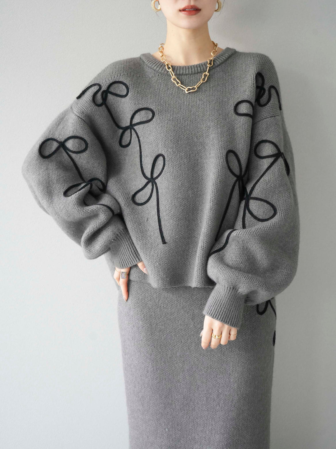 [予約]コード刺繍Iラインニットスカート/チャコール