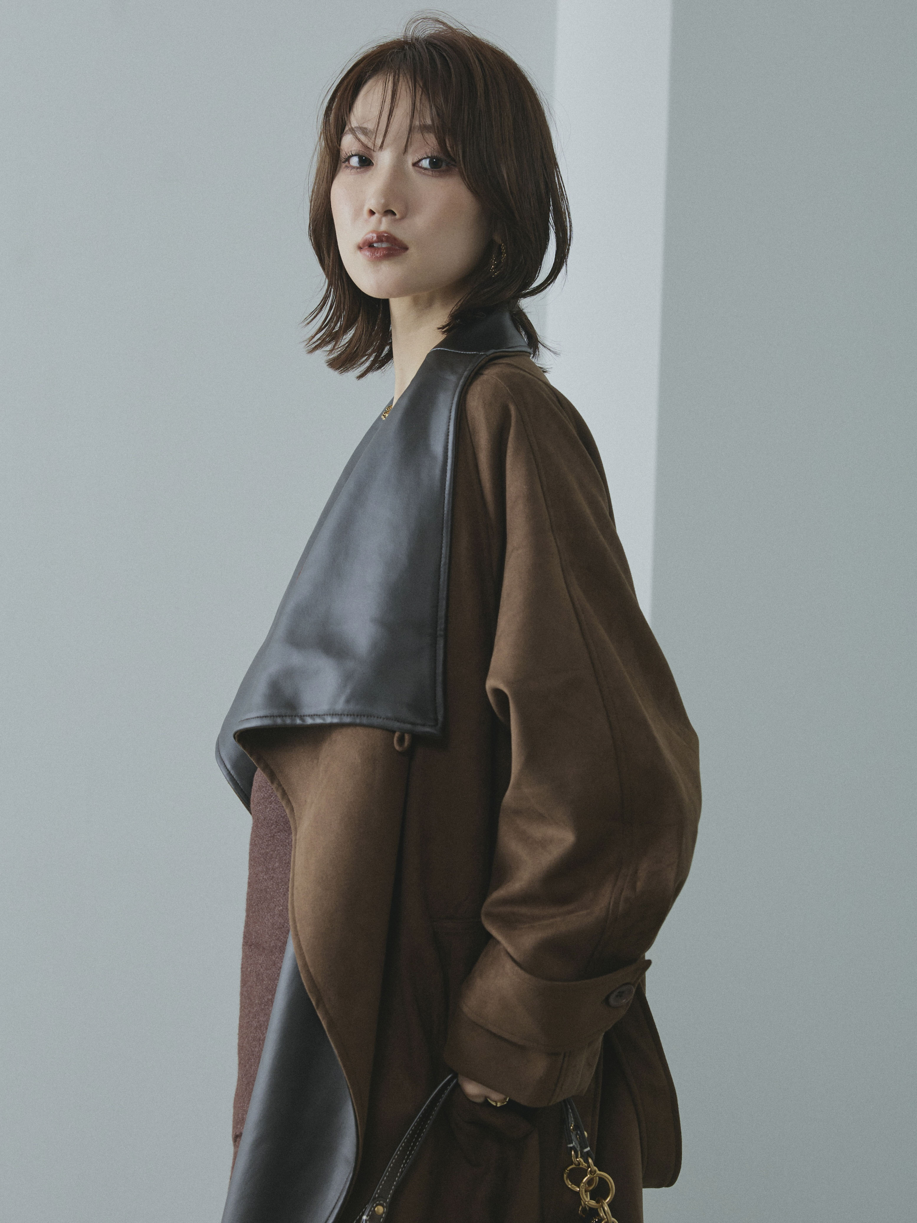 予約]レザーカラースウェードロングコート/brown – Lumier