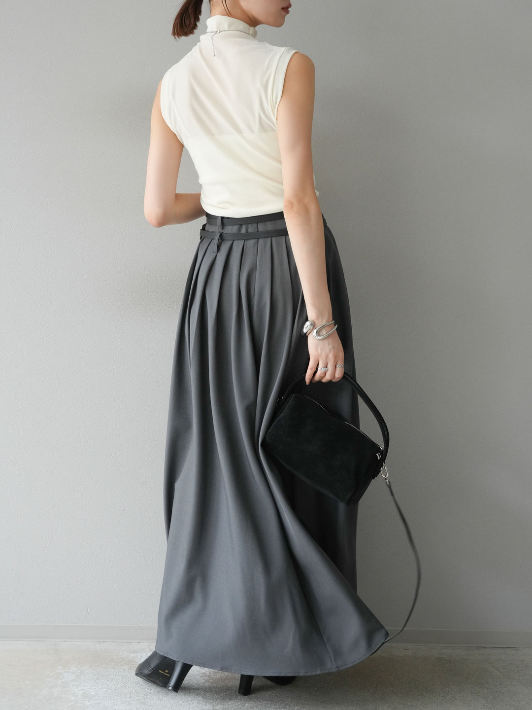 [SET]シアーベロアプチネックノースリーブトップス+エステルプリーツスリットスカート(2set)