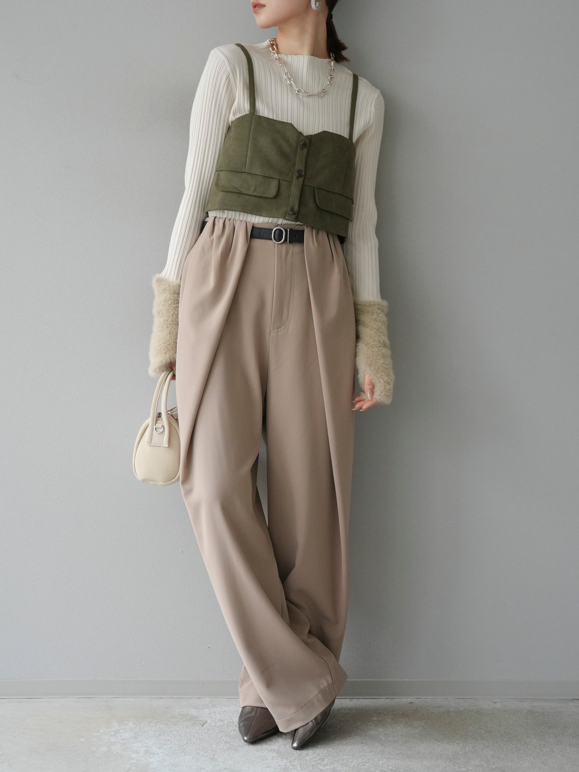 予約]スウェードビスチェ/カーキ – Lumier