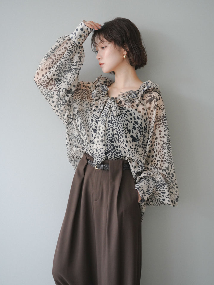 [予約]ラッフルネックシアーブラウス/leopard