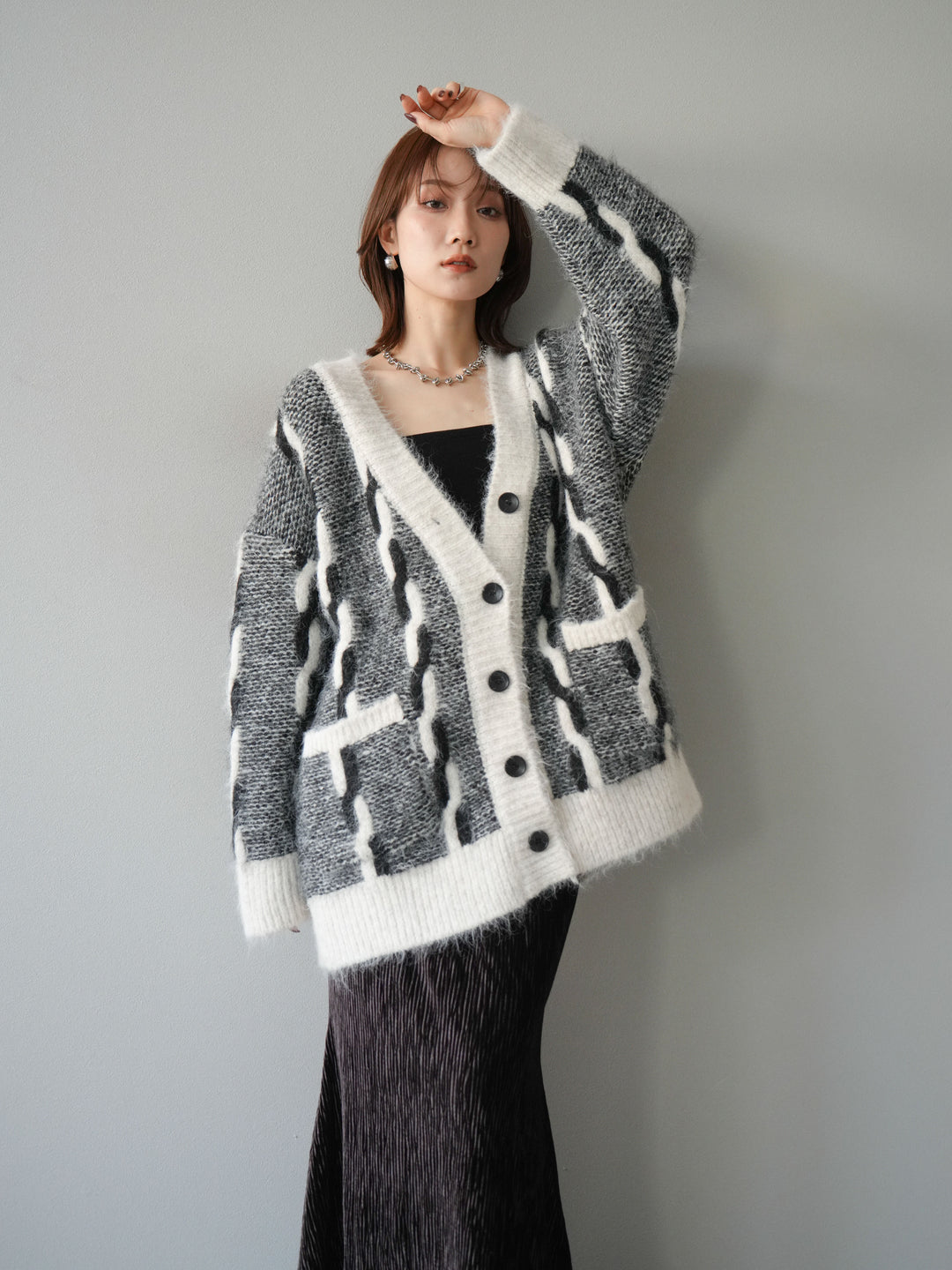 [SET]バイカラー編み込みデザインニットカーディガン+ベロアプリーツナロースカート(2set)