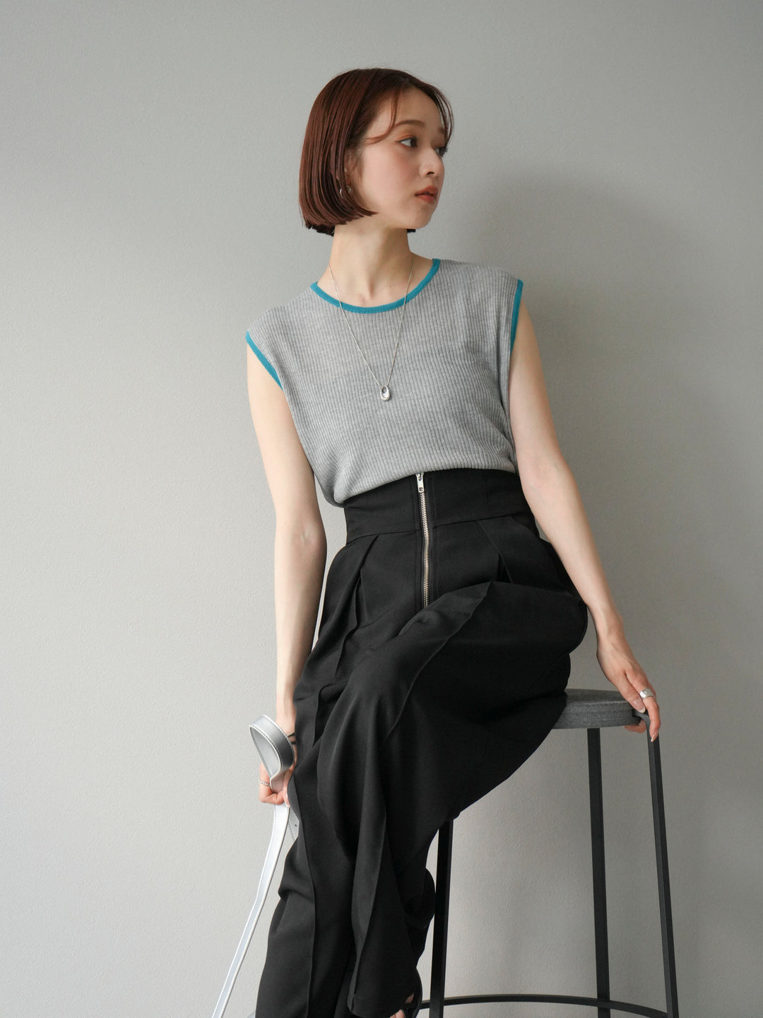 [予約]リネンタッチ配色ニットノースリーブプルオーバー/モクグレー