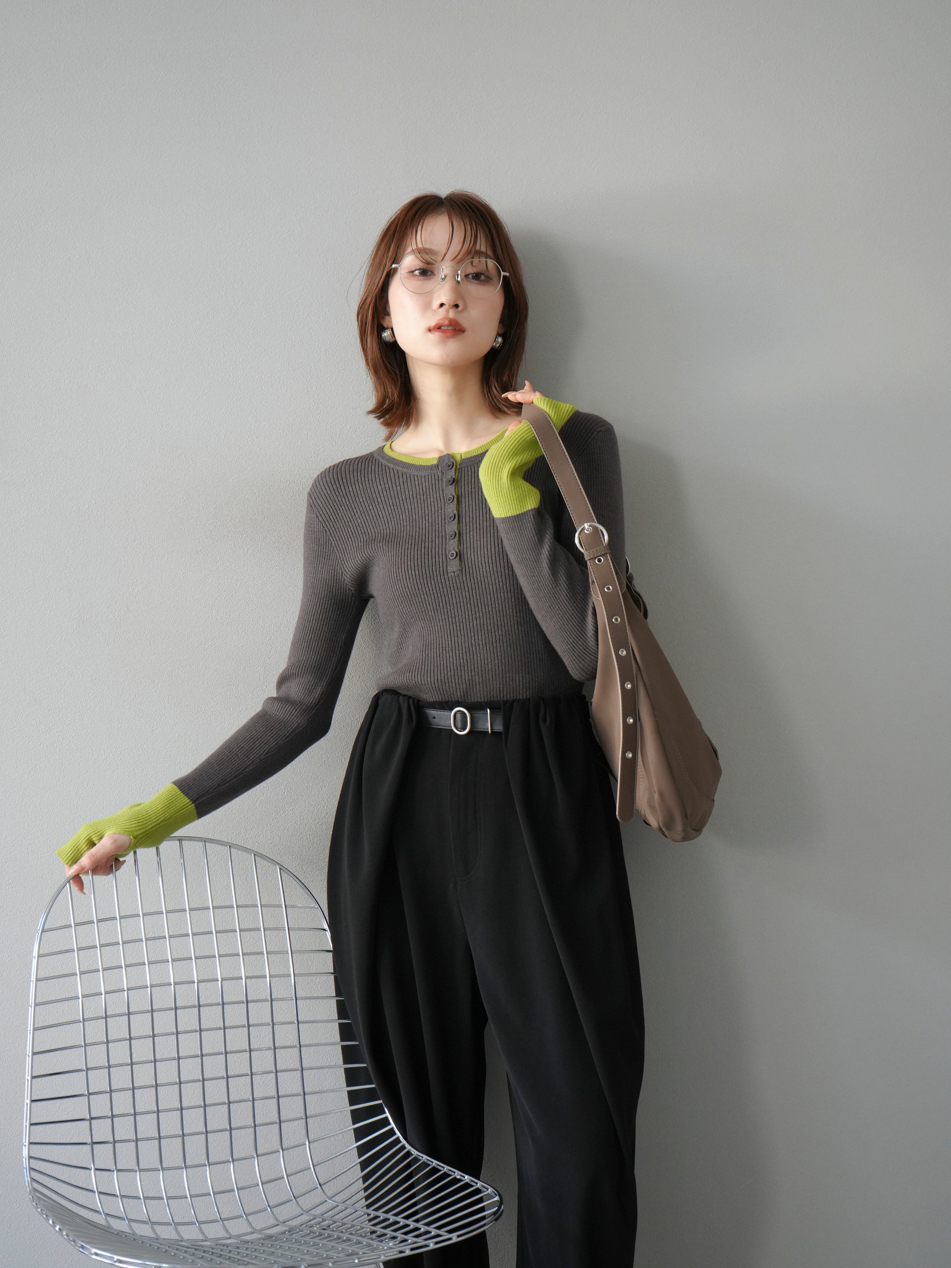 2]ヘンリーネック配色リブニットトップス/チャコール – Lumier