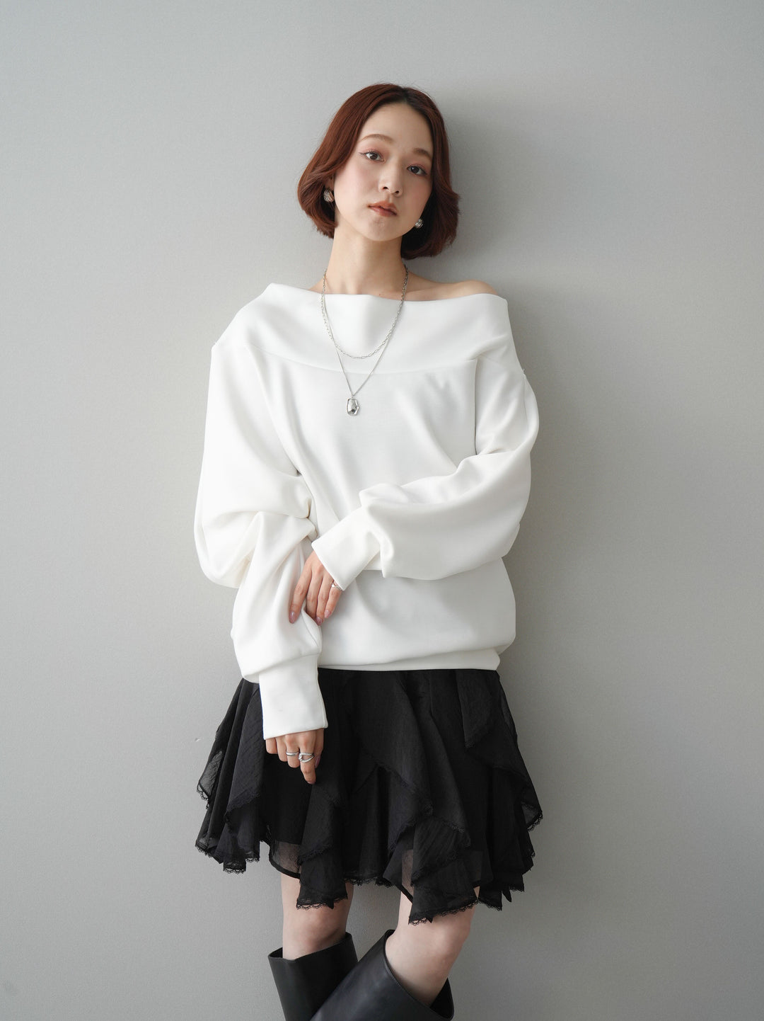 [SET]アシンメトリーオフショルポンチプルオーバー+ラッフルレースミニスカート(2set)