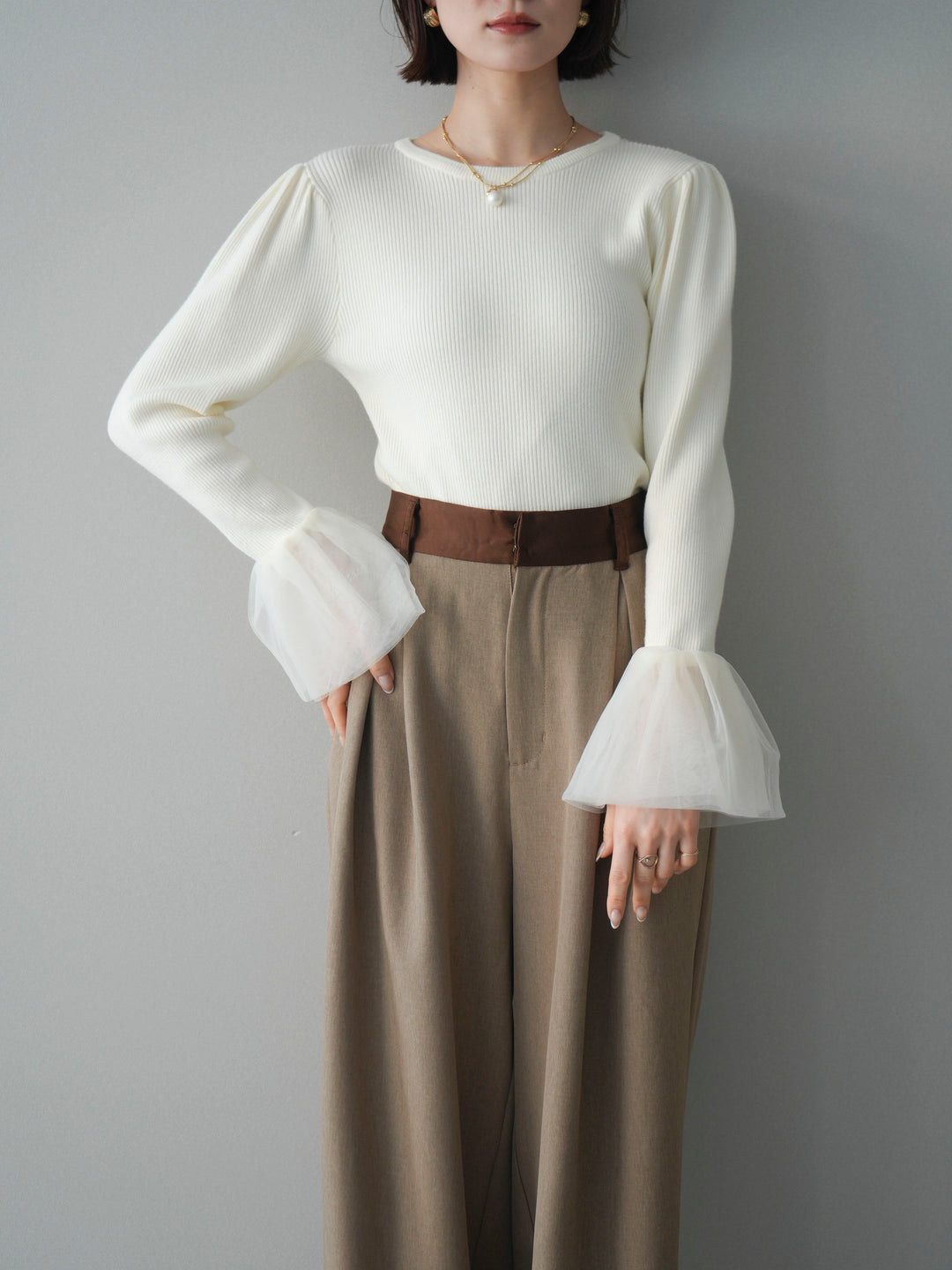 [SET]袖チュールパワショルリブニットトップス+サテンベルトタックワイドパンツ(2set)