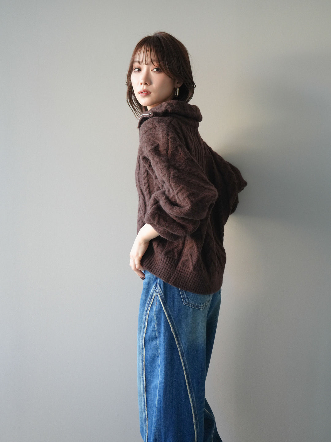[予約]ケーブル編みハイネックZIPニットカーディガン/brown