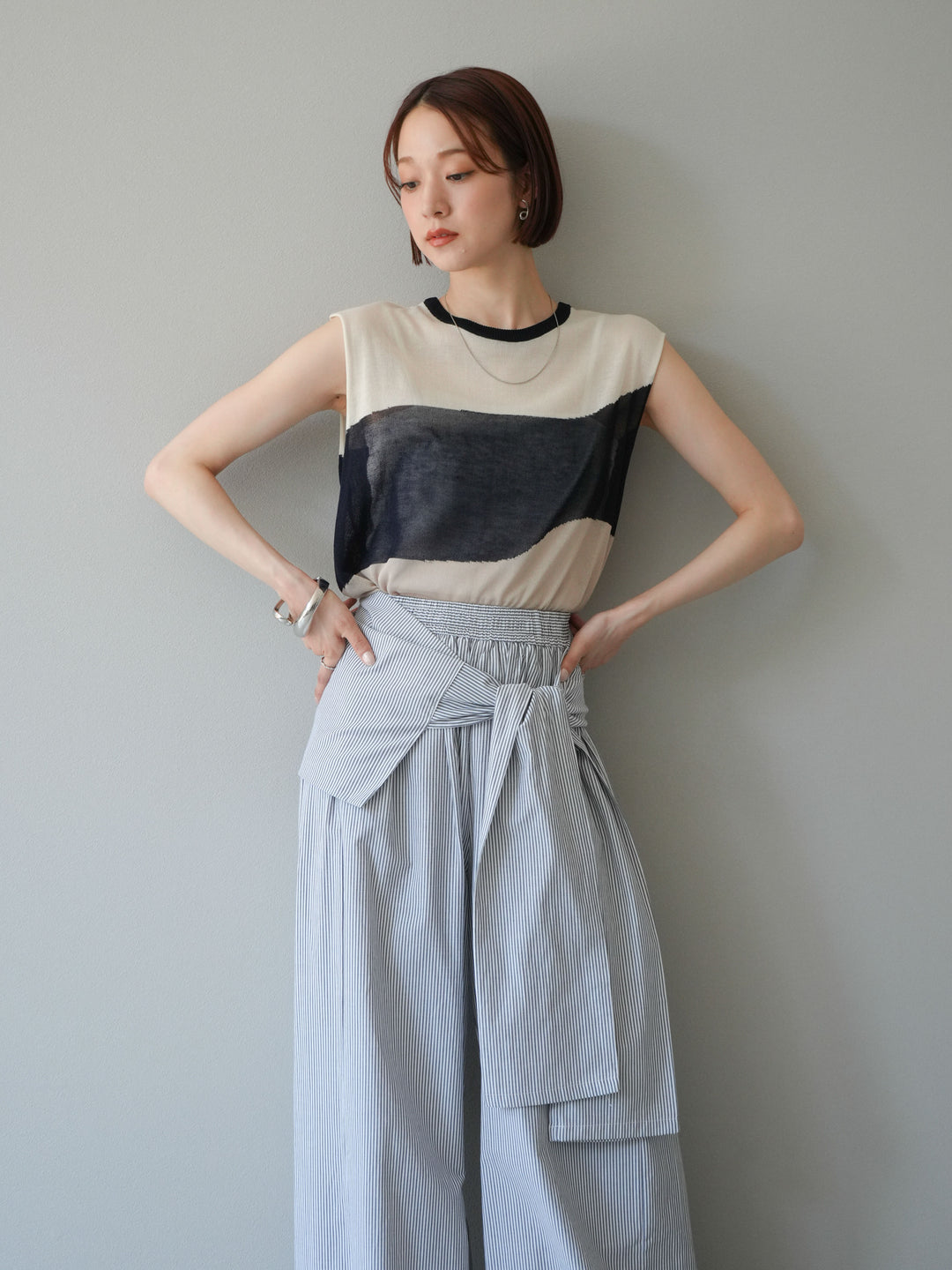 [SET] 雙色透視針織無袖上衣 + 條紋束腰休閒褲 (2set)