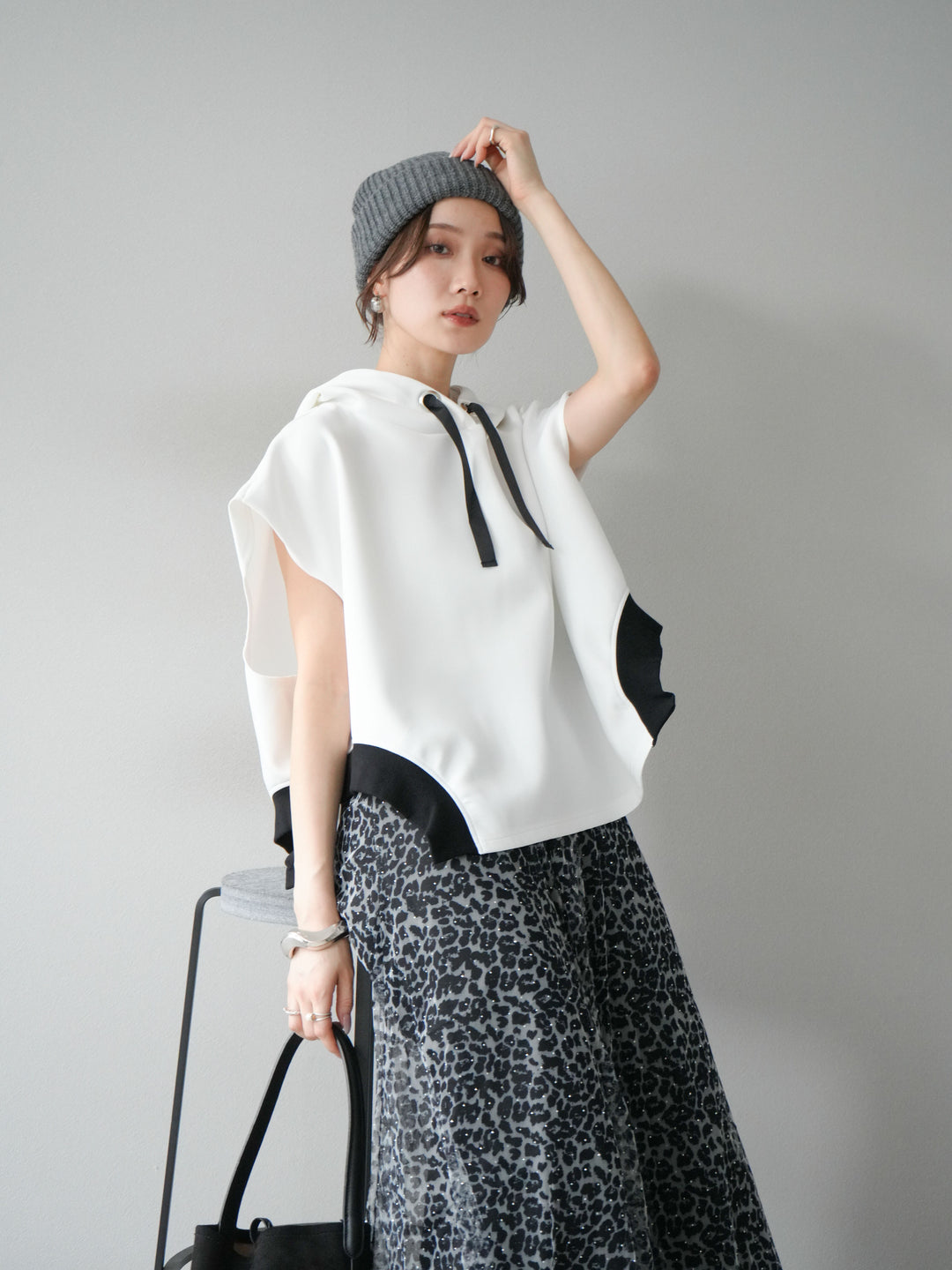 [予約]アシンメトリードルマンバックZIPフーディー/オフホワイト