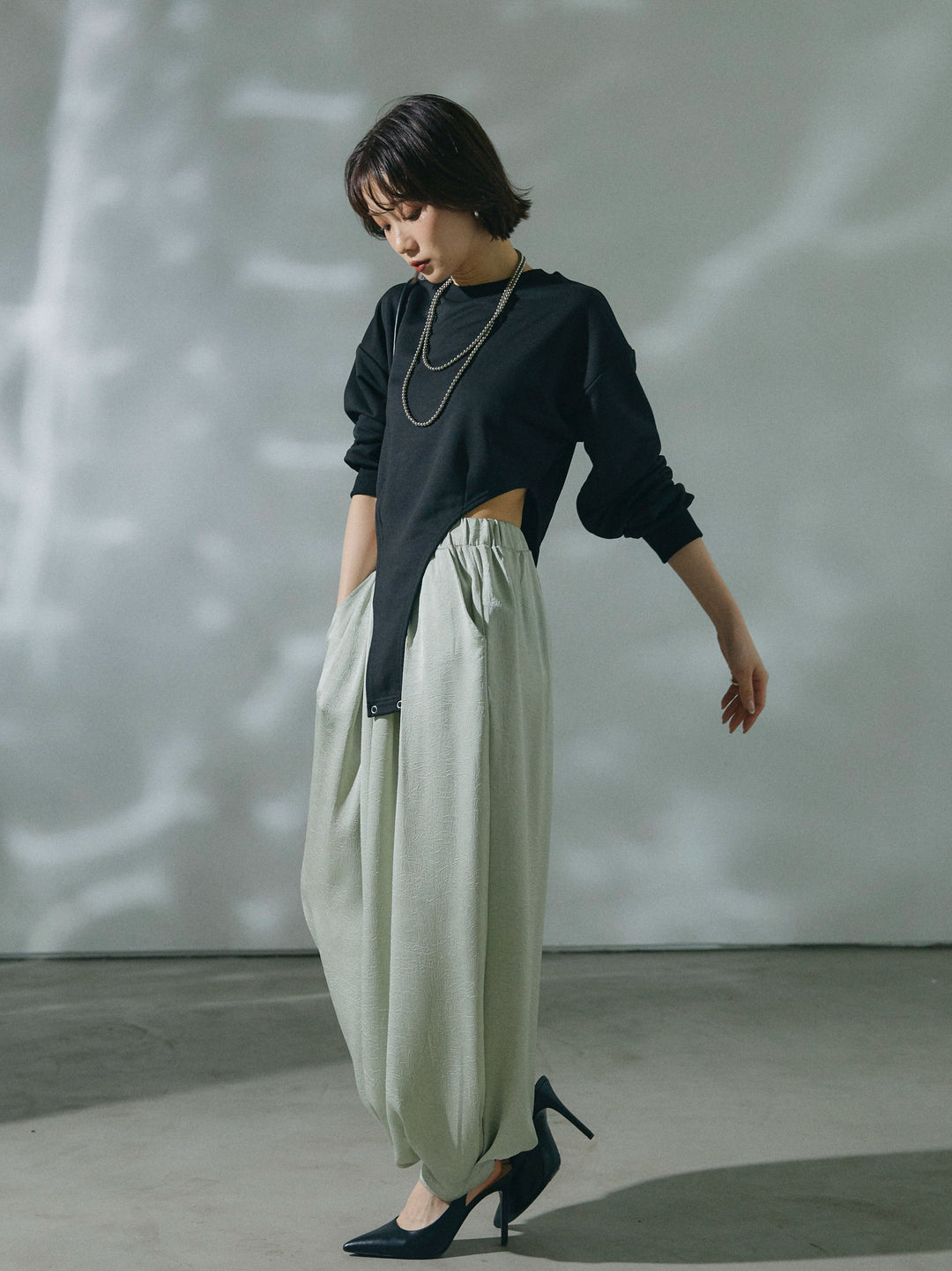 【Allure】[SET]スウェットボディスーツ+ワッシャーサテンタックジョガーパンツ(2set)