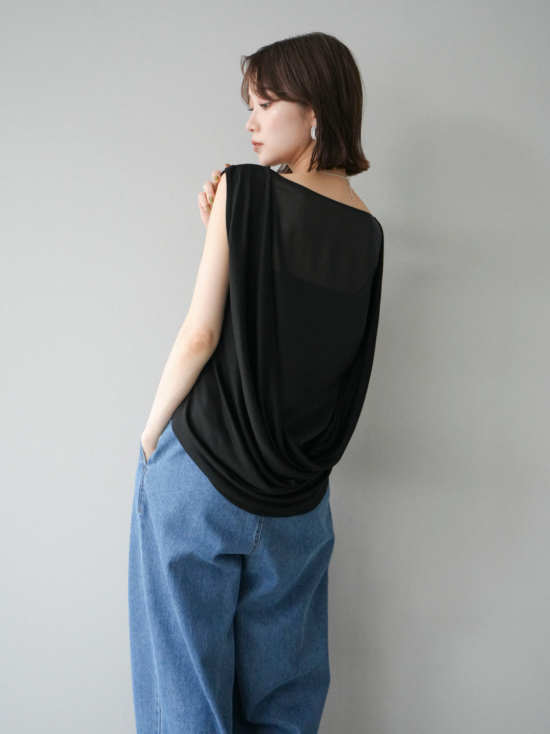 [預訂] 雙向透視多層垂墜上衣/黑色