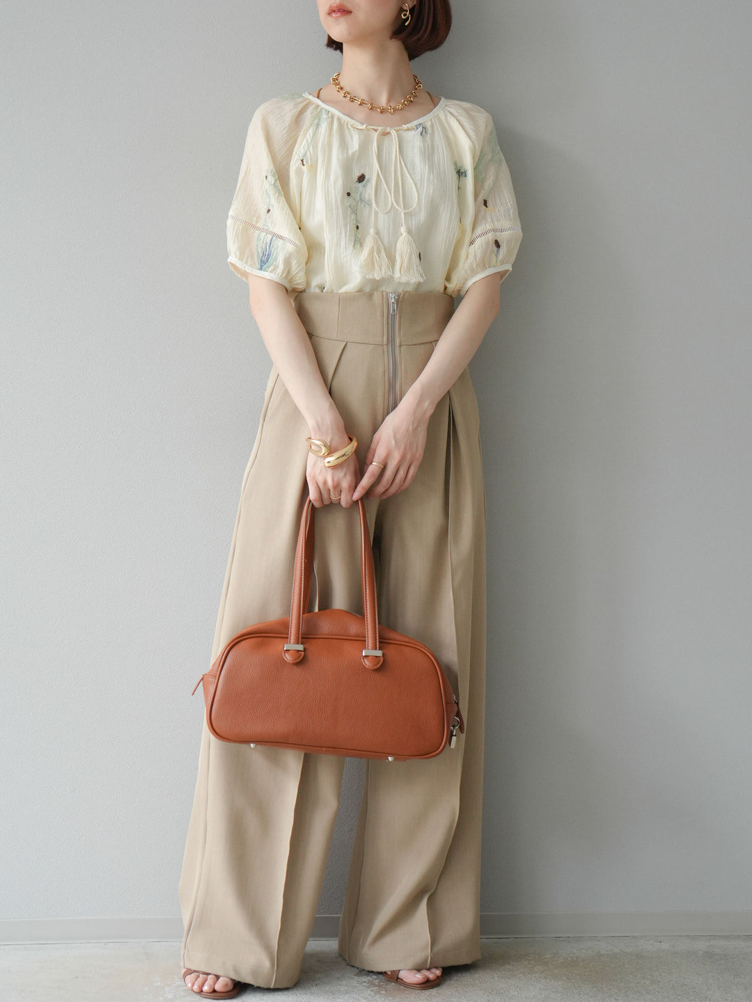 【預購】花朵刺繡半身襯衫/象牙白