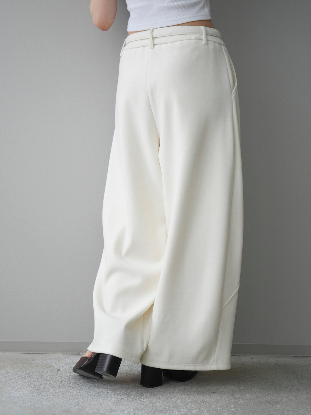 [予約]ウエストベルトカーブラインスエットパンツ/offwhite