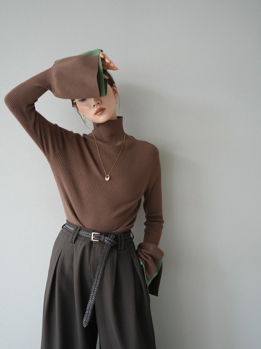 [SET] 疊層喇叭袖高領針織上衣 + 雙褶寬褲 (2 套)