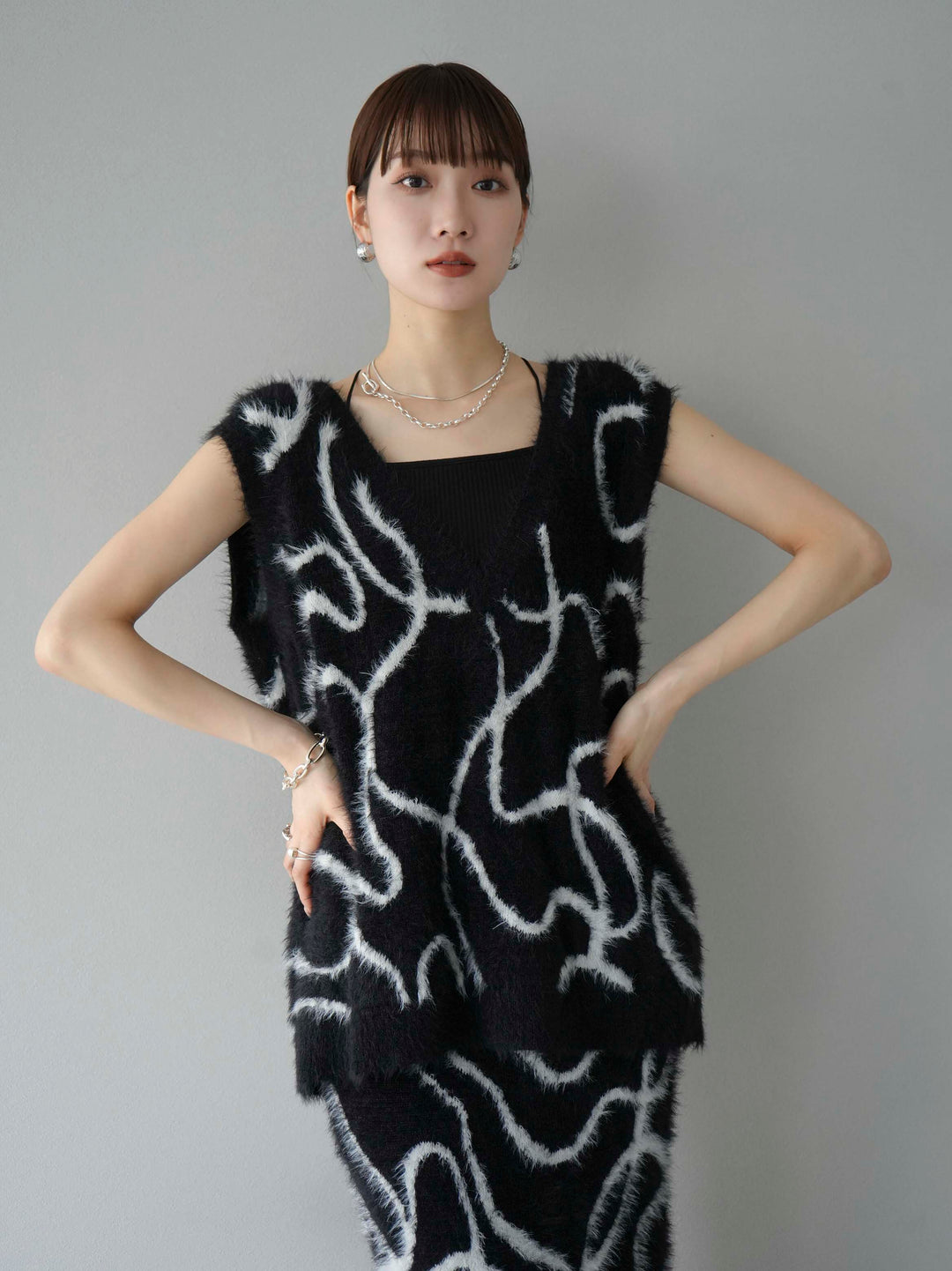 [SET] 線狀毛絨針織背心 + 線狀毛絨針織裙 (2套)