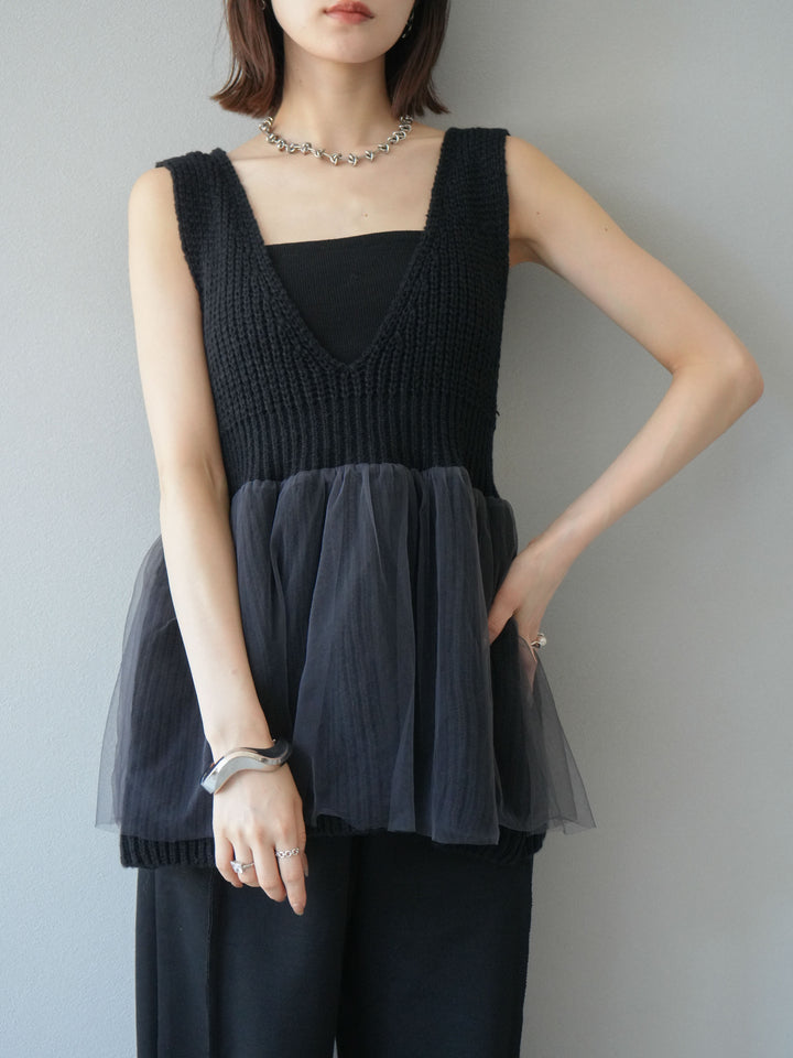 [SET] 薄紗層疊荷葉邊針織背心 + 兩用設計運動褲（2 件組）