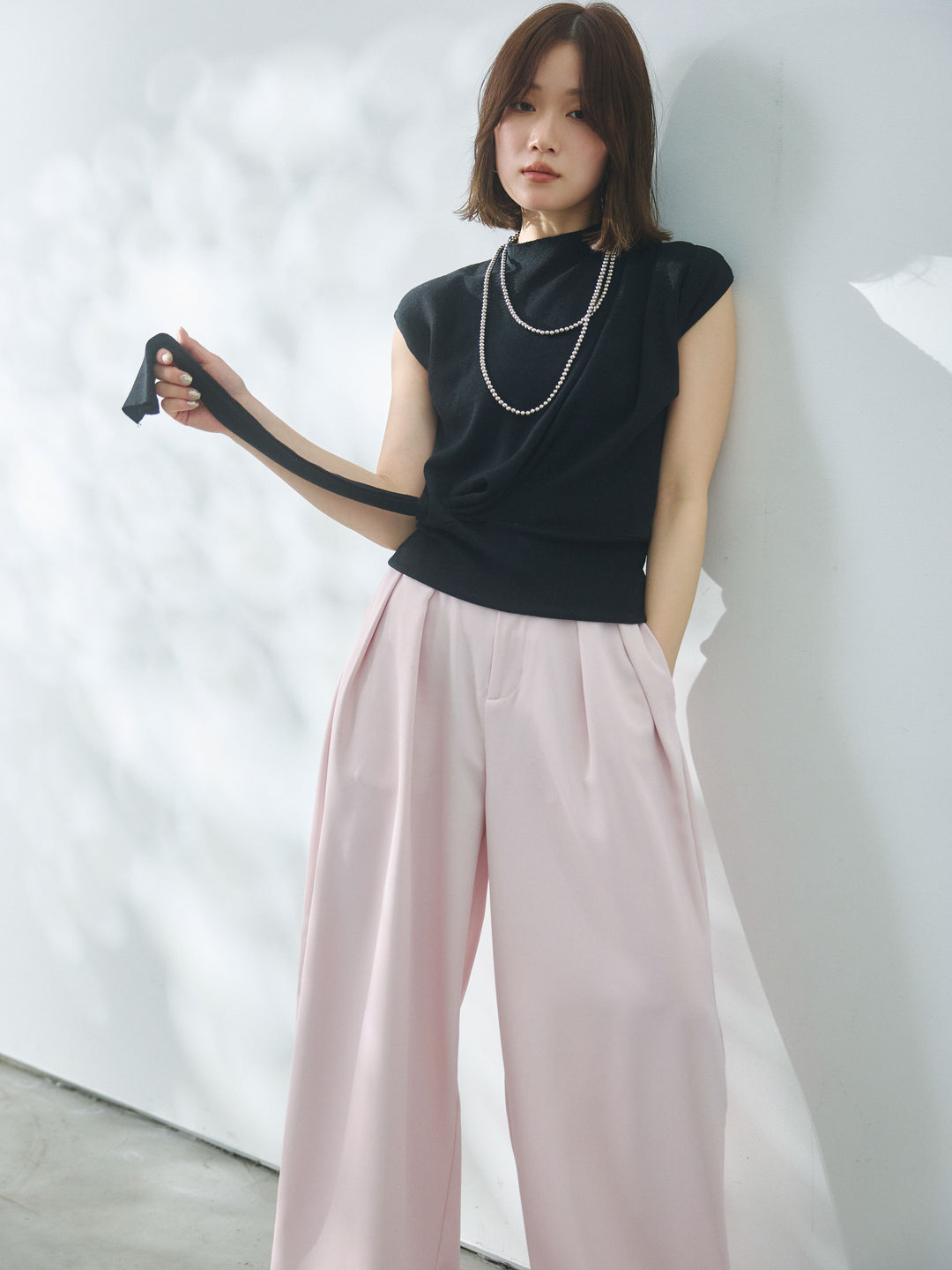 【Allure】[SET]サイドベルトボトルネックノースリーブニットトップス+エステルツイルタックワイドパンツ(2set)