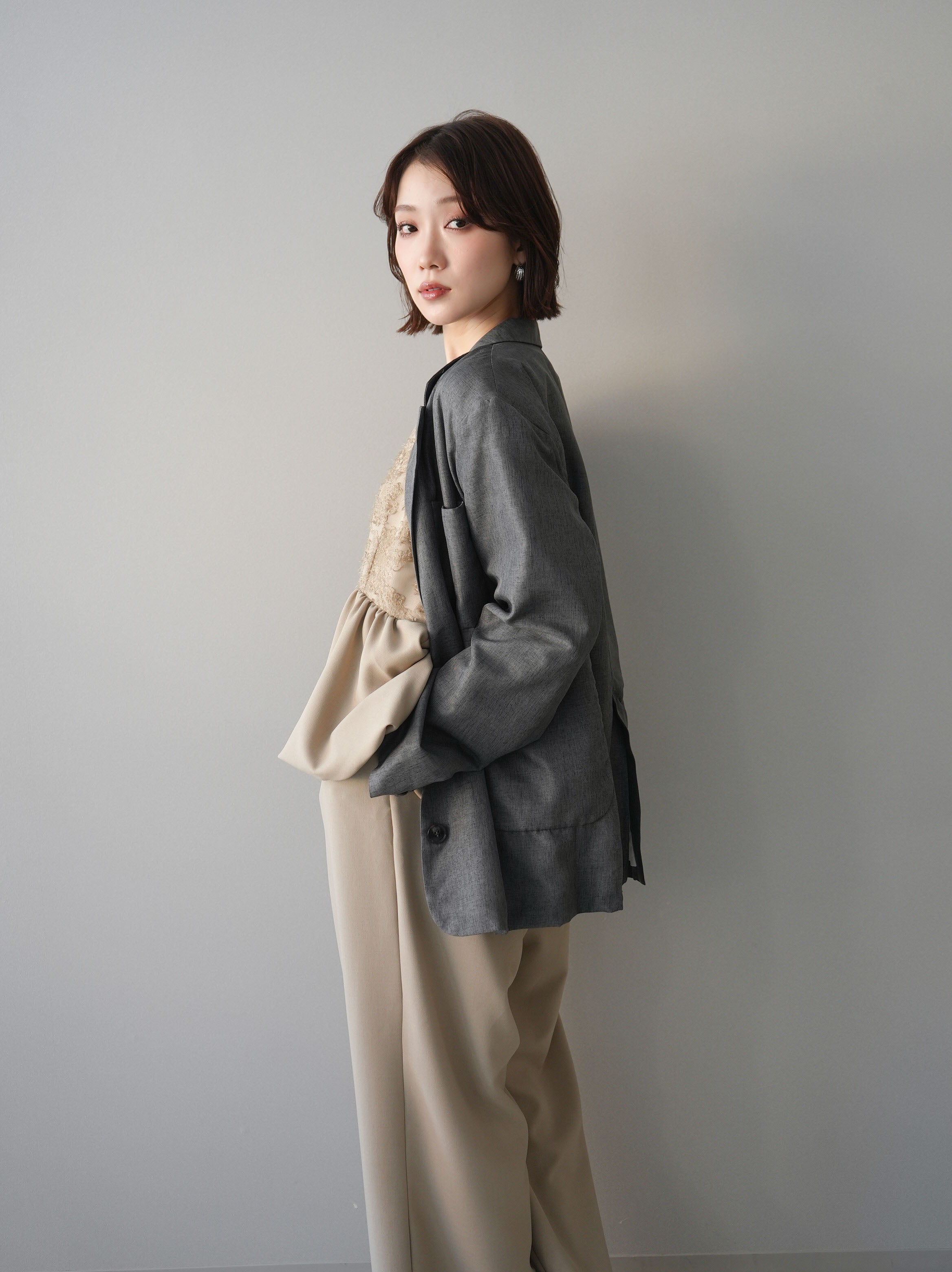 予約]ジャガードレースぺプラムドッキングサロペット/beige – Lumier