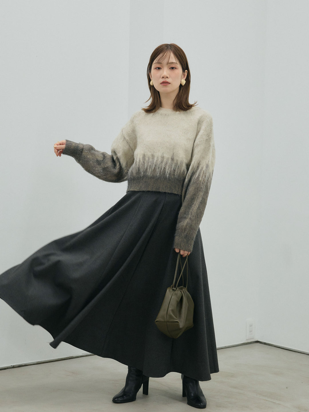 【Allure】[SET]グラデージョンクロップドシャギーニットプルオーバー+ウールタッチフレアスカート(2set)