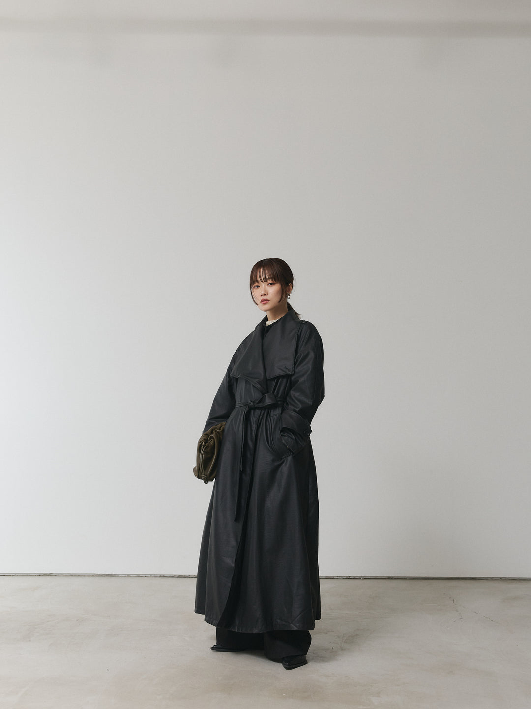 【Allure】[SET]ボタンダウンオーバーシャツ+デザインタックセンターシームアイドパンツ+フラワーレーストップス+レザーBIGカラーロングコート(4set))