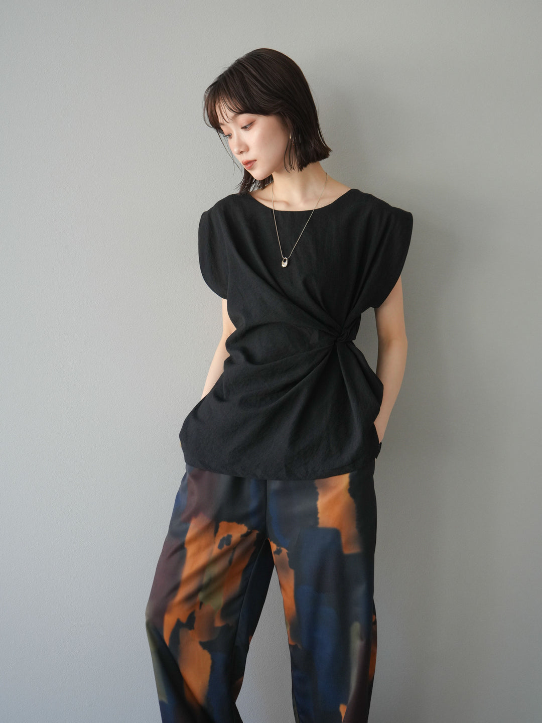 [予約]サイドツイストフレンチトップス/ブラック