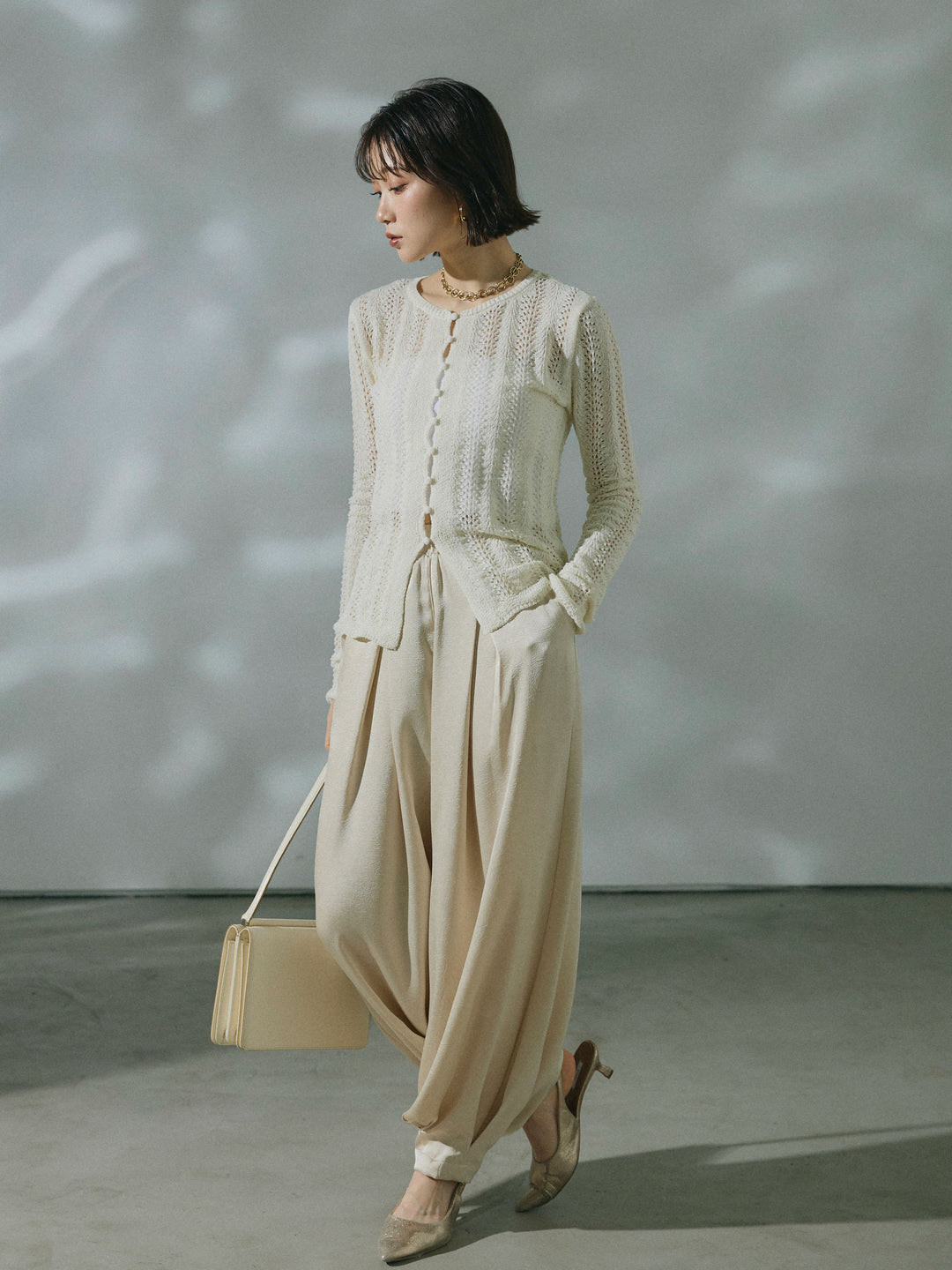 【Allure】[SET]透かし編みニットカーディガントップス+ワッシャーサテンタックジョガーパンツ(2set)