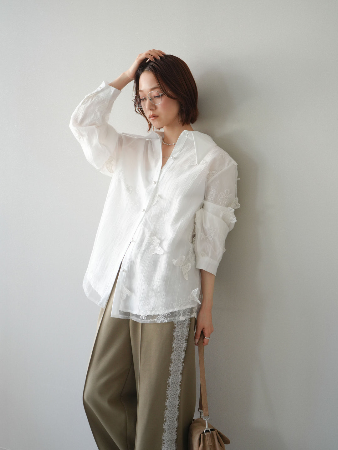 [予約]3Dバタフライエンブロイダリーブラウス/white