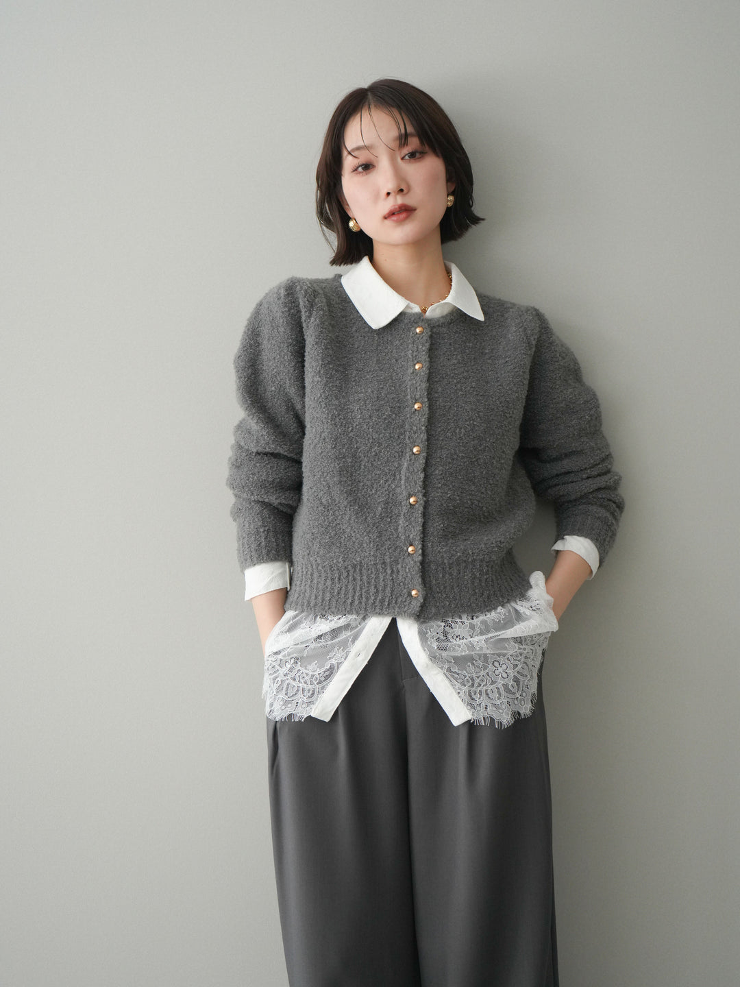 [SET]ゴールドボタンブークレニットカーディガン+総レースボリュームスリーブシャツ(2set)