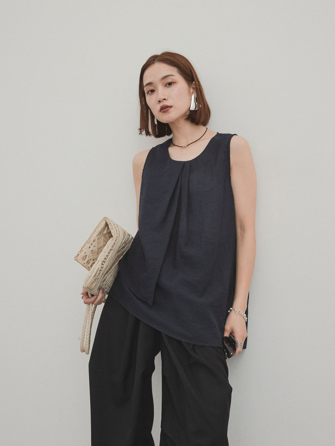 [SET] 透視褶皺不對稱上衣 + 設計環側褶褲 (2 件組)