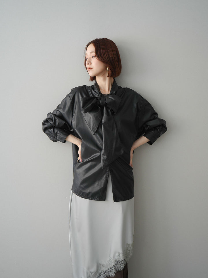 [SET]フェイクレザーボウタイブラウス+サテンライクアシメレーススカート+センターシームフレアパンツ(3set)