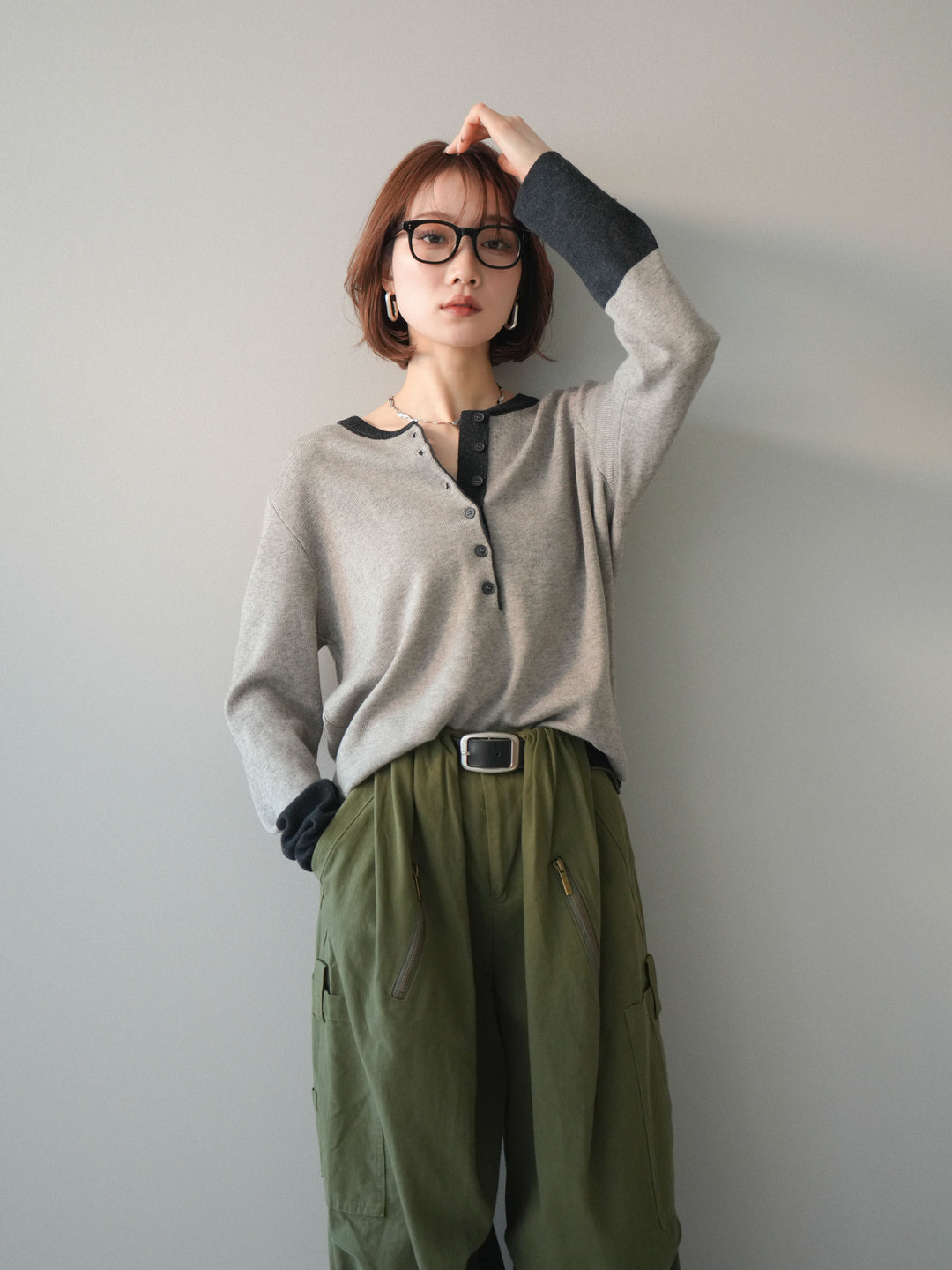 [SET]ヘンリーネック配色ニットソー+選べるアクセセット(2set)