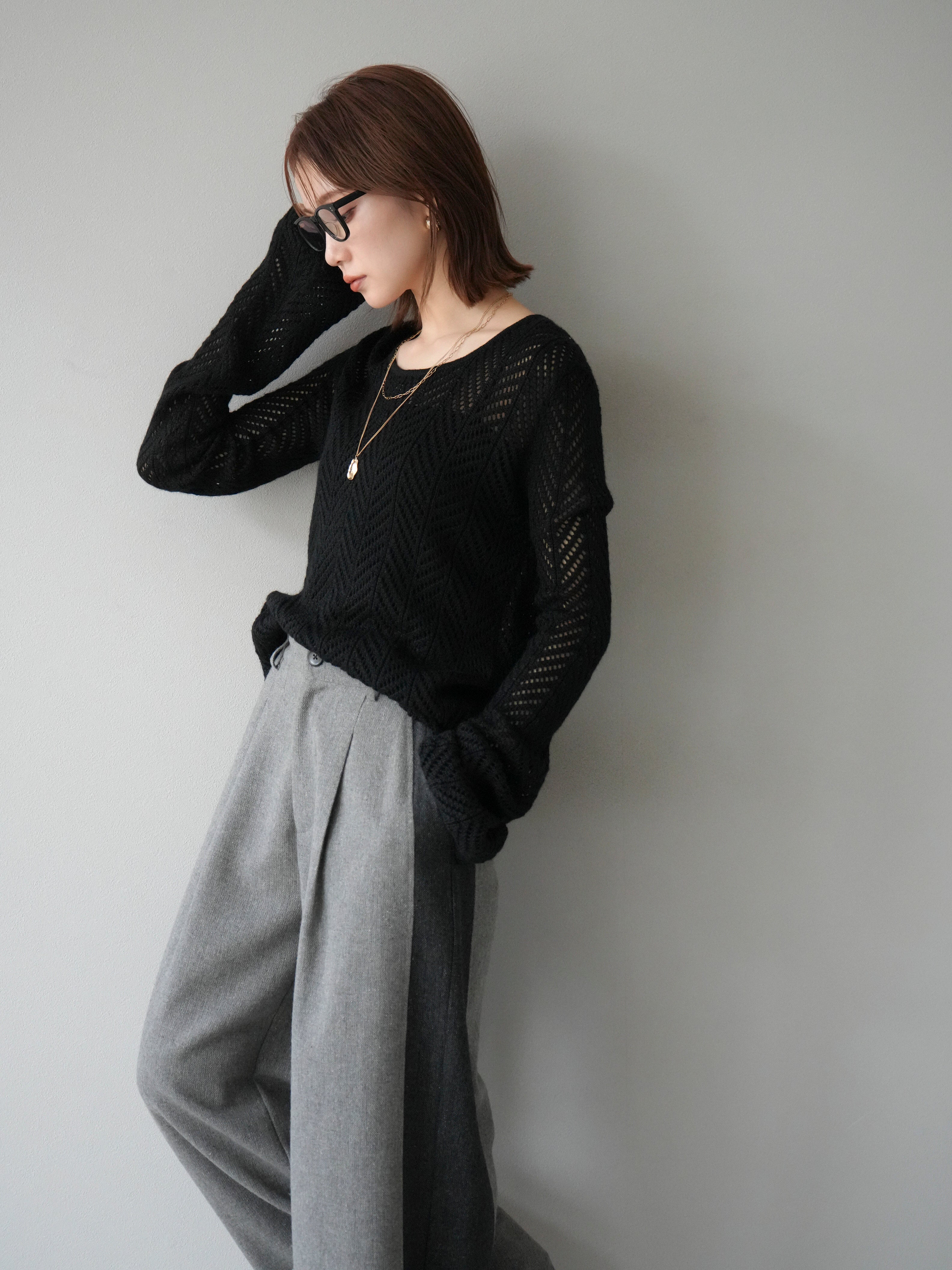 予約]透かし編みニットトップス/ブラック – Lumier