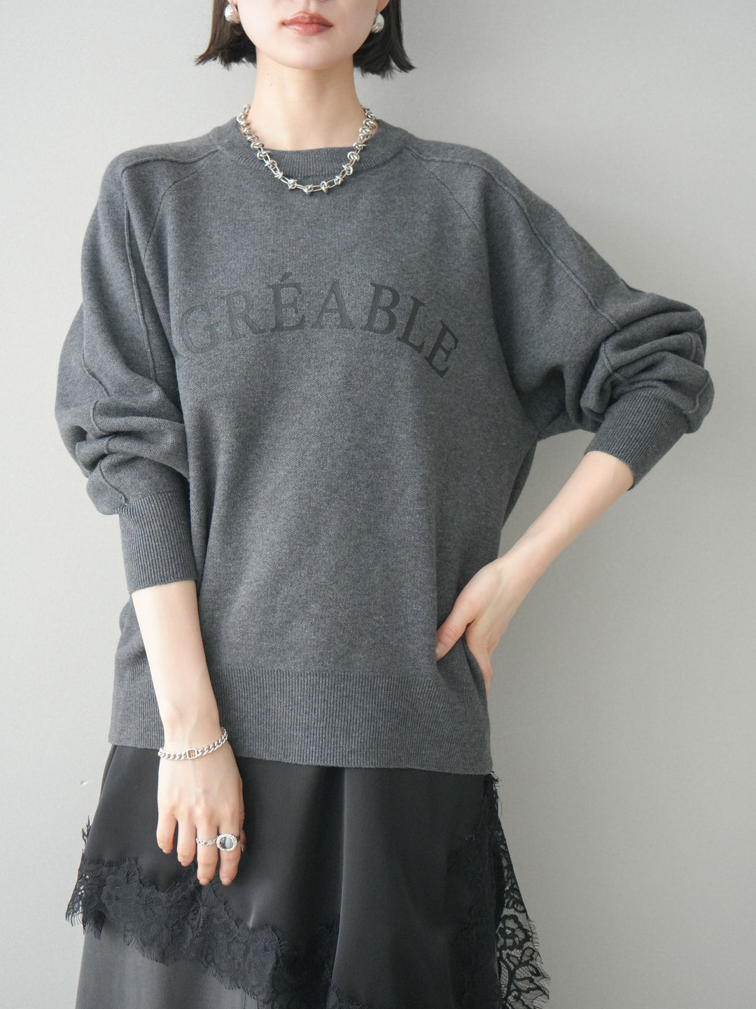 [予約]半ラバープリントロゴスウェットライクニットプルオーバー/mokucharcoal