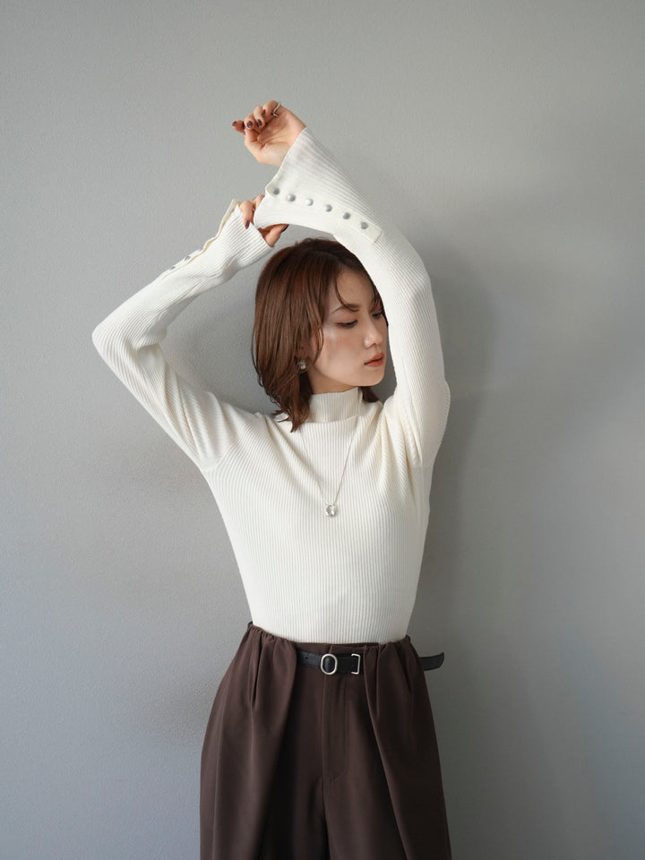 [予約]袖ボタンボトルネックリブニットトップス/アイボリー