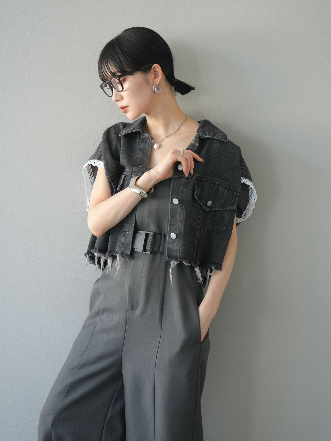 [予約]袖レースダメージデニムショートジャケット/ブラック