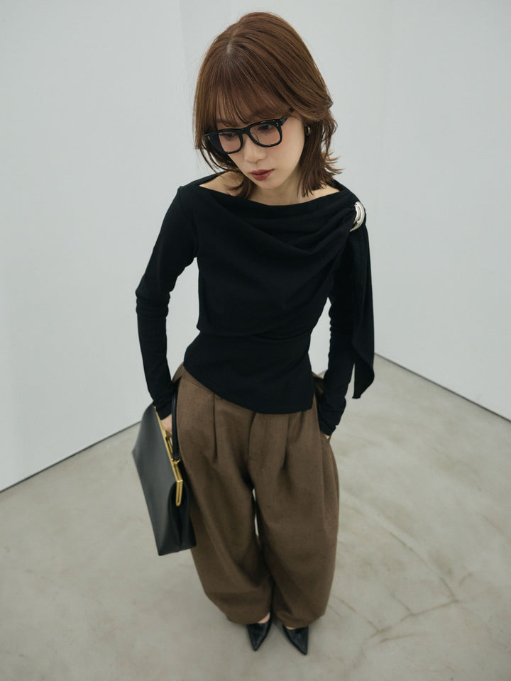 【Allure】[SET]ブローチ付ドレープ裏起毛トップス+モックスカルゼサイドタックコクーンパンツ(2set)