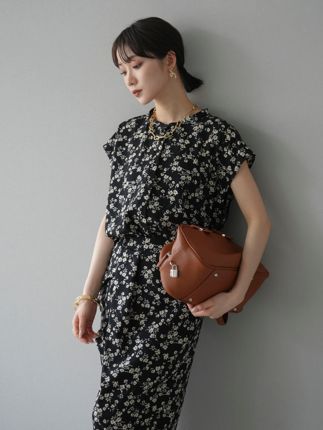 【預購】花朵印花法式袖襯衫/黑色