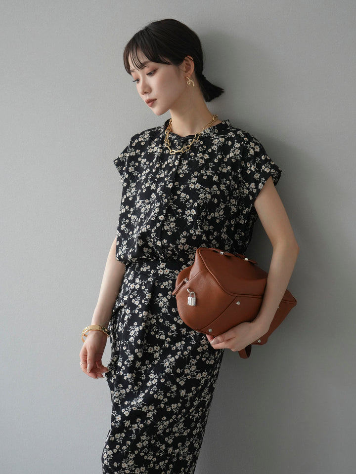 【預購】花朵印花法式袖襯衫/黑色