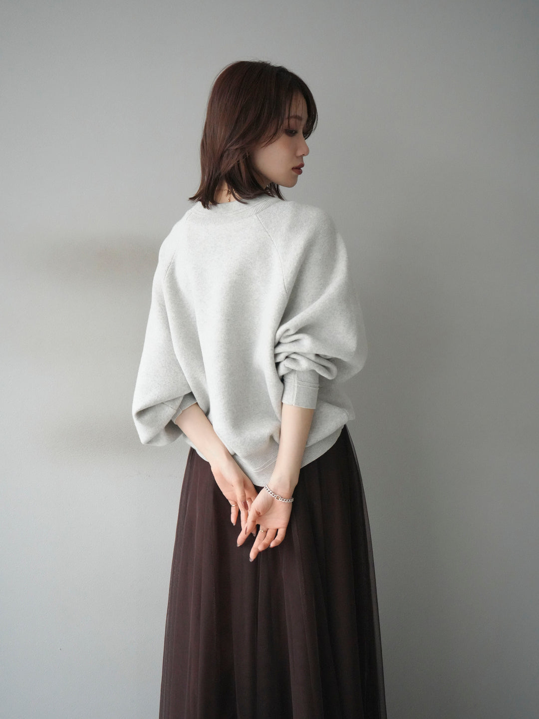 [予約]スウェットライクビーズロゴ刺繍ニットプルオーバー/oatmeal