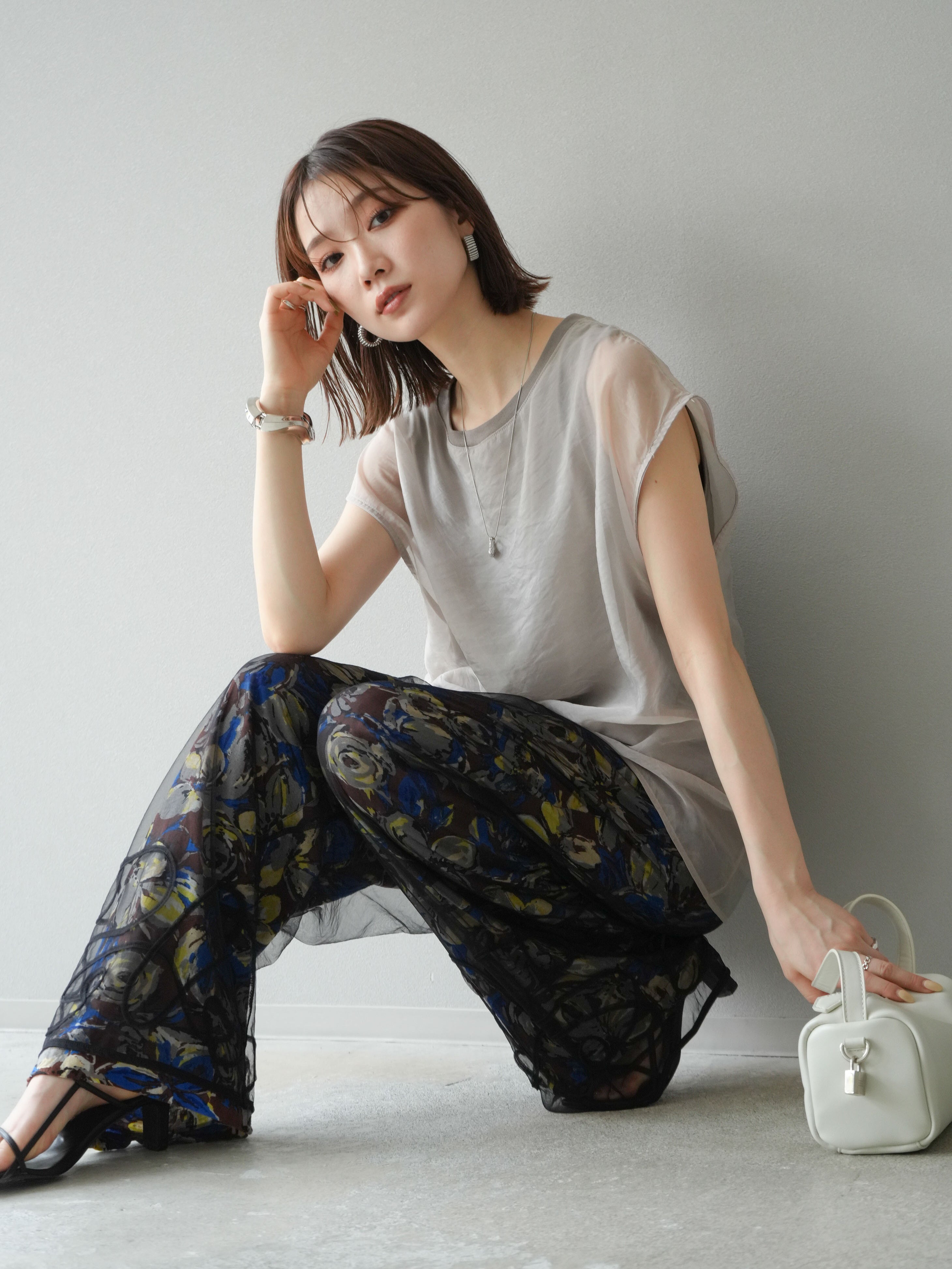 予約]シアーレイヤードトップス/アイスグレージュ – Lumier