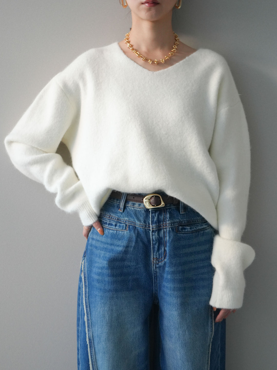 [SET]シュシュ付きアンゴラタッチVネックニットプルオーバー+サイドフリンジワイドデニムパンツ(2set)