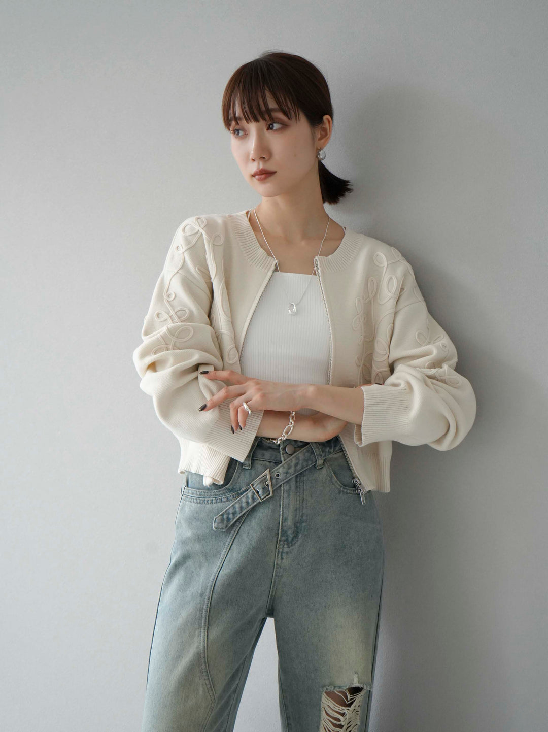 [SET]コード刺繍コットンニットジップカーディガン+ダブルストラップカットリブブラキャミソール+ベルトアシンメトリーダメージデニム(3set)