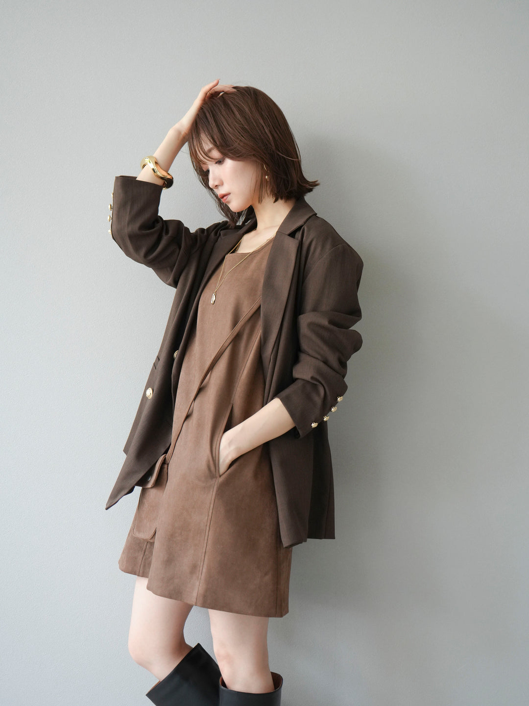 [SET]ゴールドボタンツイルダブルテーラードジャケット+ショルダーポーチ付スウェードミニワンピース(2set)