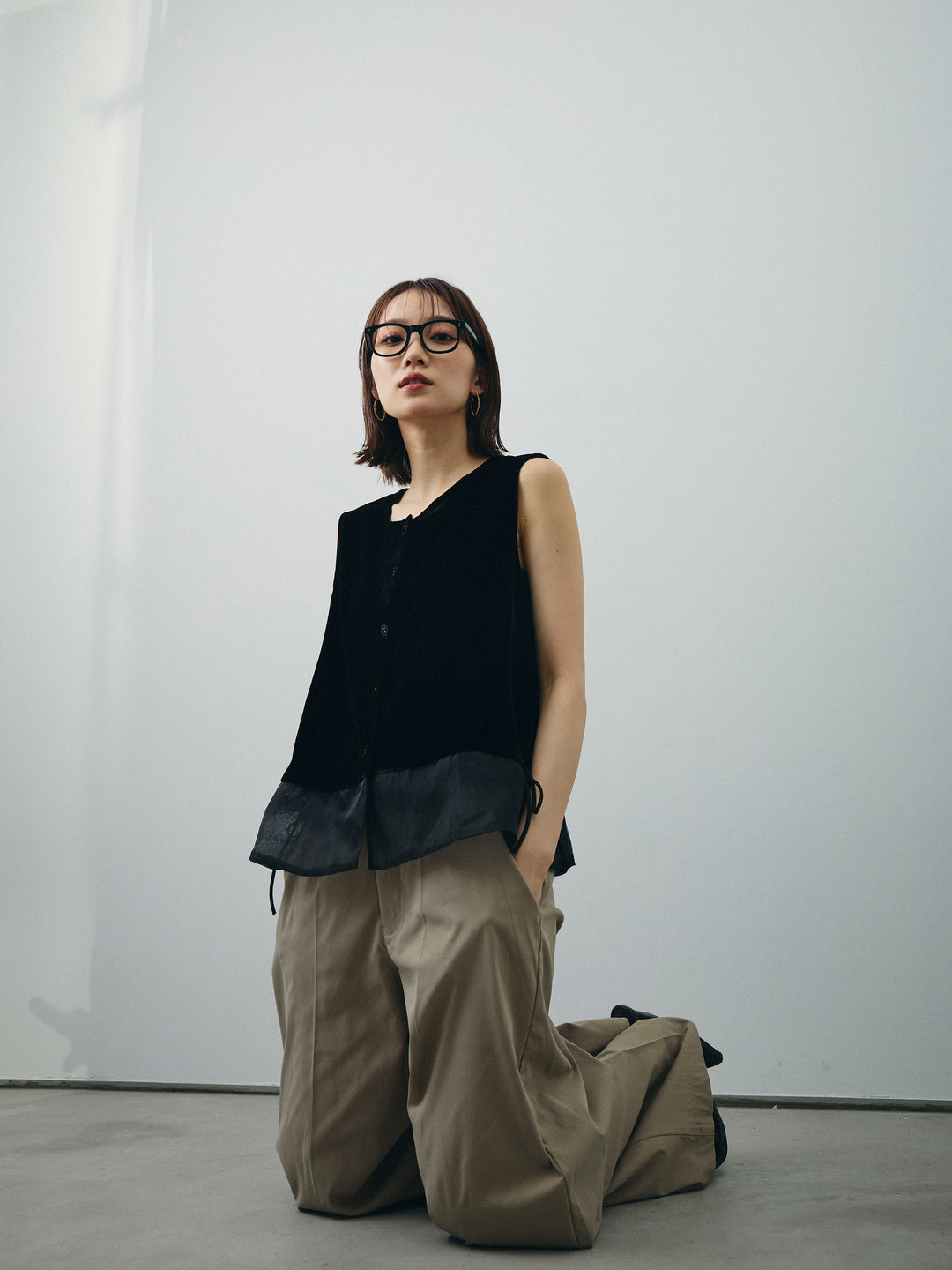 [予約]裾チュールベロアノースリーブプルオーバー/ブラック