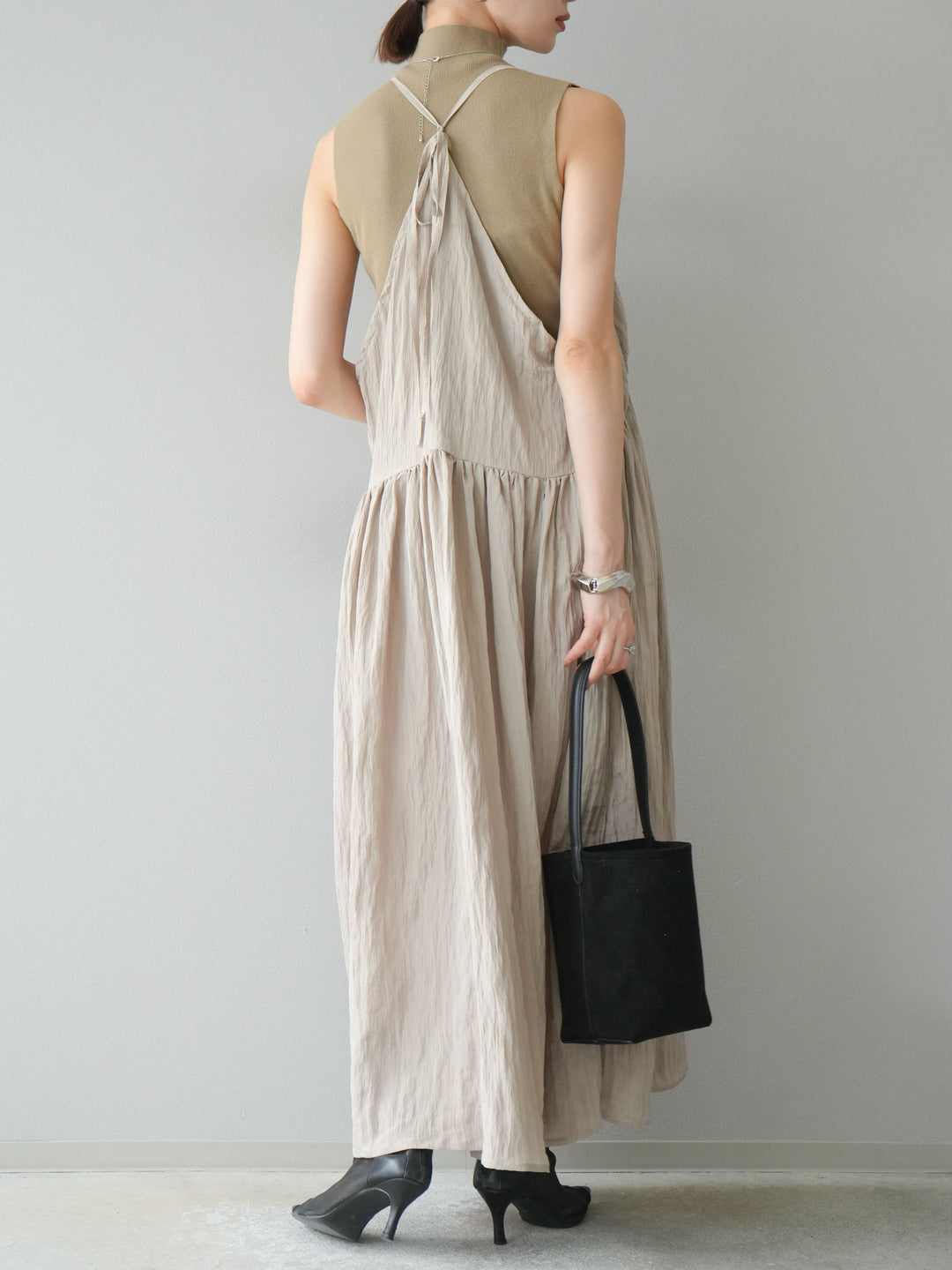 [予約]シボ加工シャイニーキャミワンピース/ベージュ